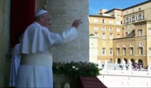 Urbi et Orbi: le pape François dénonce «les atroces actions terroristes»