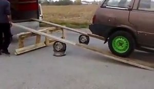 Tarés ou juste très talentueux... Comment charge rune voiture dans un camion en mode russe