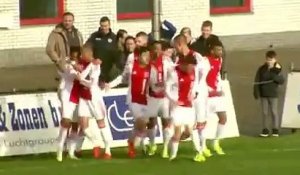 Le but magnifique du fils de Patrick Kluivert avec les U17 de l'Ajax contre Feyenord