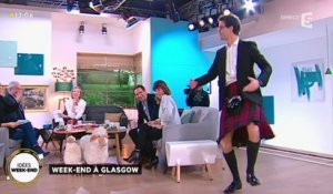 Quand le présentateur de La Quotidienne teste le kilt traditionnel écossais