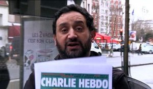 Cyril Hanouna répond à la Une de Charlie Hebdo en descendant dans la rue déguisé en moustique
