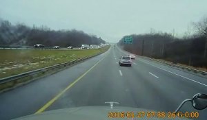 Un automobiliste tente un demi-tour interdit sur l'autoroute