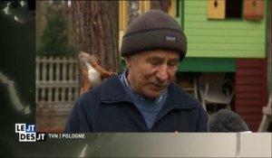 Pologne : Un homme fait le buzz avec... son écureuil ! Regardez