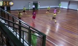 Futsal : Il dribble toute l'équipe adverse et marque