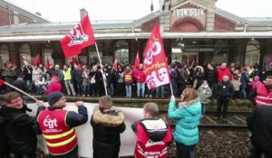 Manifestation des Akers-Vallourec à la gare d'Aulnoye-Aymeries