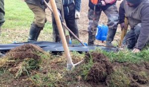 Les chasseurs de Thennes (80) plantent des haies. 06/03/2016