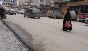 Deux femmes filment les rues de Raqqa