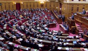 Déchéance de nationalité : Manuel Valls "regrette profondément" que le Sénat refuse le "consensus"