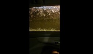 Une couche de glace se forme par dessus une vitre de voiture au Canada - Welcome to Canada!