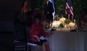 Barack Obama danse lors d'un dîner d'État en Argentine