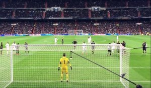 Prendre un penalty raté de Ronaldo en pleine tête.. Fan du Real Madrid - Welcome to bernabeu