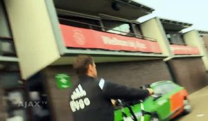 Ajax - De Boer, entraîneur en scooter !