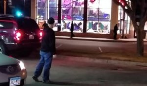 Les employés d'un Burger King brisent volontairement les vitres de leur restaurant
