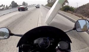 Un motard voit la mort de très près sur l'autoroute !