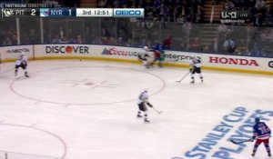 Un joueur de Hockey sur Glace presque décapité en plein match NHL