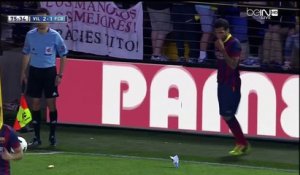 Villarreal - FC Barcelone : Daniel Alves mange une banane