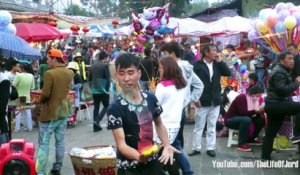 Démo de jongle avec un Slinky de fou en chine !