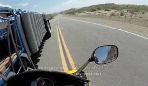 Chute d'un motard contre un camion filmée à la GoPro