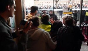Des casseurs détruisent les portes vitrées du McDo à Toulouse