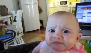 Bebe Mange De La Glace Pour La Premiere Fois Sur Orange Videos