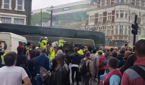 Le bus de Manchester United caillassé par les fans de West Ham