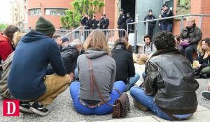 Rassemblement pacifique devant l'hôtel de police de Toulouse