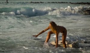 La top model Hannah Ferguson très chaude sur cette séance photo bikini