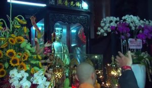 Barack Obama visite la Pagode de l'empereur de Jade au Vietnam