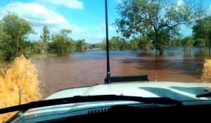 Traverser une rivière avec un Land Cruiser