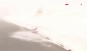 Chute spectaculaire du cycliste Steven Kruijswijk dans la neige pendant le Giro