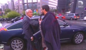 TPMP : Cyril Hanouna se frotte contre la voiture de Jean-Pierre Raffarin (vidéo)