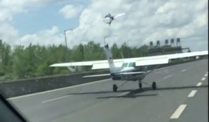 Un avion vient se poser en pleine autoroute à cause d'une panne moteur