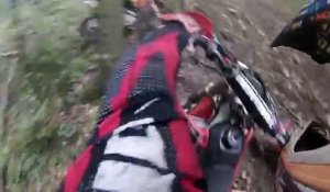 Se faire attaquer d'une moto enduro