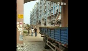 La démolition d'un immeuble se déroule très mal en Chine !
