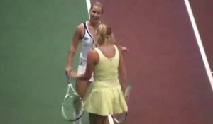 La tenniswoman Caroline Wozniacki danse en plein match de Tennis