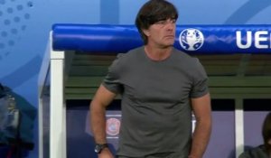 Joachim Löw aime sentir ses doigts