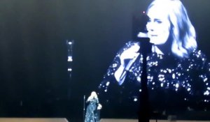 Fusillade d'Orlando: Adele en larmes en plein concert en rendant hommage aux victimes - Regardez
