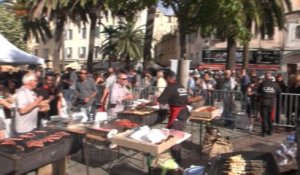 Dégustation offerte par les bouchers et boulangers de Corse du Sud sur la place Foch à Ajaccio