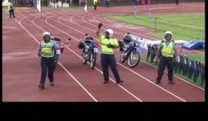 La police samoane relève le défi du Running man