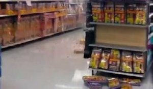 Des idiots mettent le feu au rayon des pétards dans un supermarché. Quel gâchis !