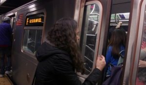 Compil de gens qui ratent le métro à New-York LOL