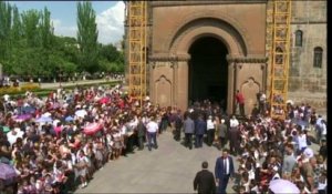 En visite dans le pays, le pape dénonce le "génocide" des Arméniens