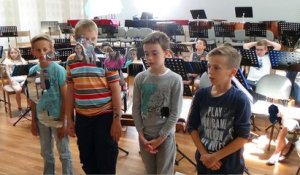 Les enfants de Preuschdorf chantent "so a scheni sproch"