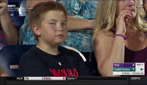 Quand un gamin se retrouve sur l'écran géant d'un match de baseball