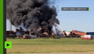 Enorme incendie après une violente collision entre deux trains au Texas