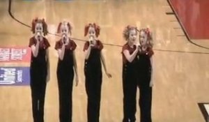 5 fillettes à couette se mettent à chanter comme des déesse l'hymne américain