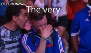 Quand un jeune supporter portugais console un supporter français en pleurs