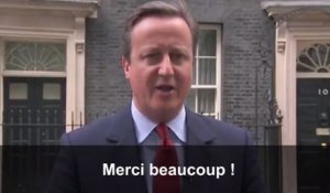 David Cameron oublie que son micro est allumé et se met à chanter (vidéo)