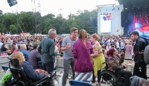 Demande en mariage en plein concert dans un festival Irlandais