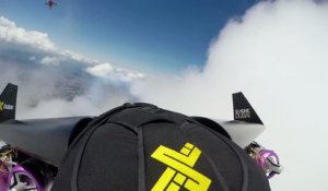 Ils volent au dessus des nuages en jetpack !